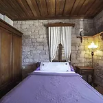 Tas Ayvalı